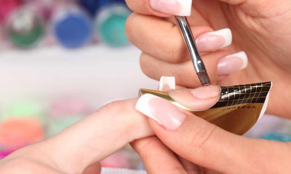 Nail extension by acrylic: advantages and shortcomings